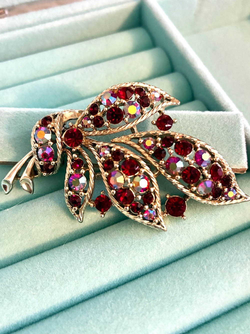 Lisner Red Crystals Vintage Sparkling large Brooch